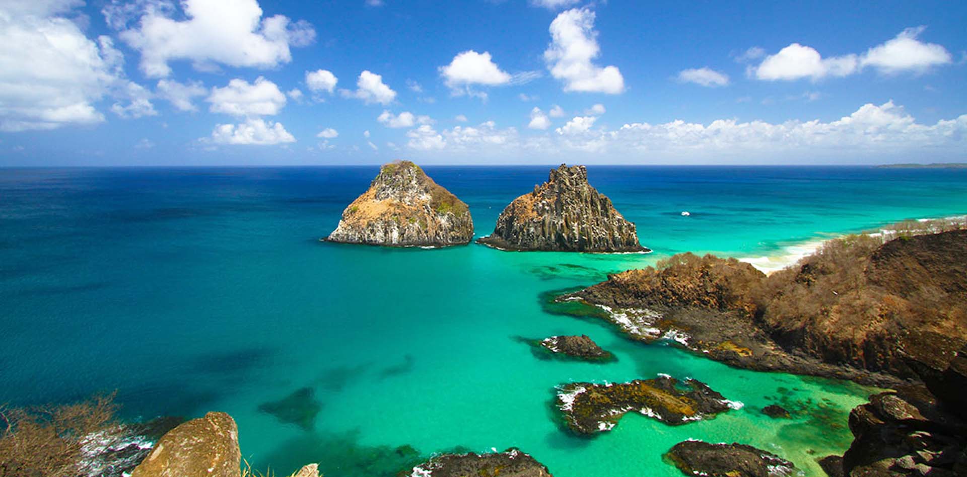 Dois Irmãos e Baía dos Porcos – Fernando de Noronha. (Imagem por: Mauricio Oliveira)
